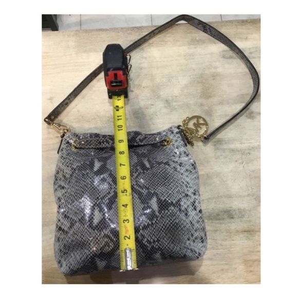 Michael Kors Womens Snakeskin Python Leather Bucket Shoulder Bag Purse Medium - Picture 8 of 8